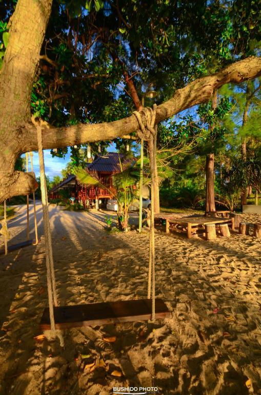 Baanchaylay Resort Khanom Bilik gambar